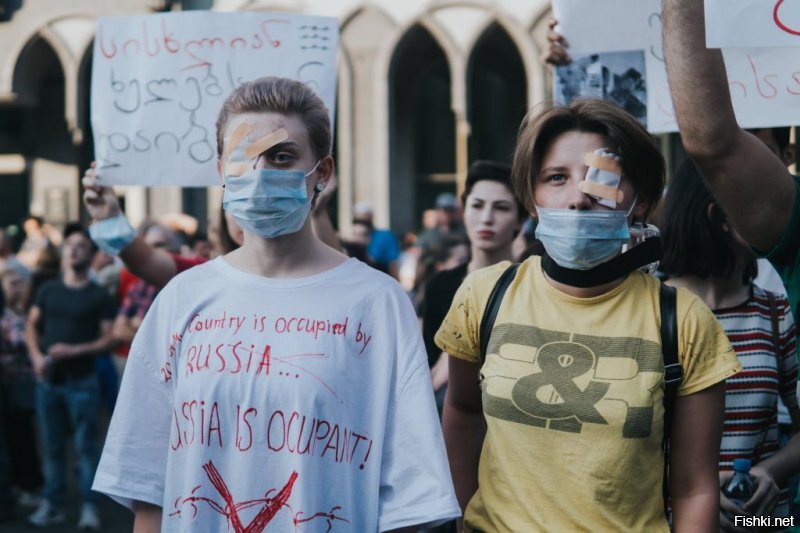 Как у хохлов " нацизма на украине нет"
Историю про выбитый глазик еще не забыли?
я не забуду.