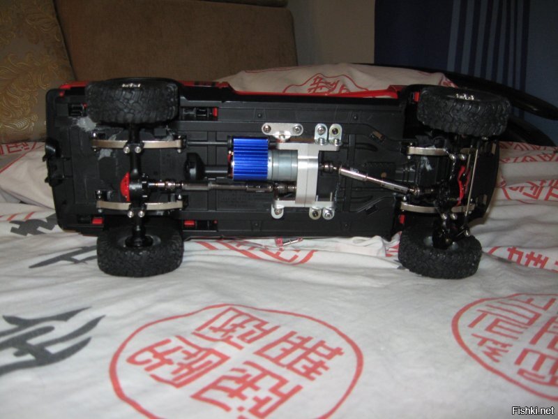 Пфф!)) Я захотел машинку на радиоуправлении - я сделал! :) Ну почти, осталось дождаться "люстру" на крышу и можно всё собирать. Отпуск идёт нормально :)
P.S. Если вдруг кто захочет такой пикап для своего ребятёнка - это Dodge Ram 2500 фирмы Bruder. Оригинал на первой фотографии, он просто катается, мосты подвешены на пружинах, передние колёса поворачиваются. Все двери и задний борт кузова открываются.