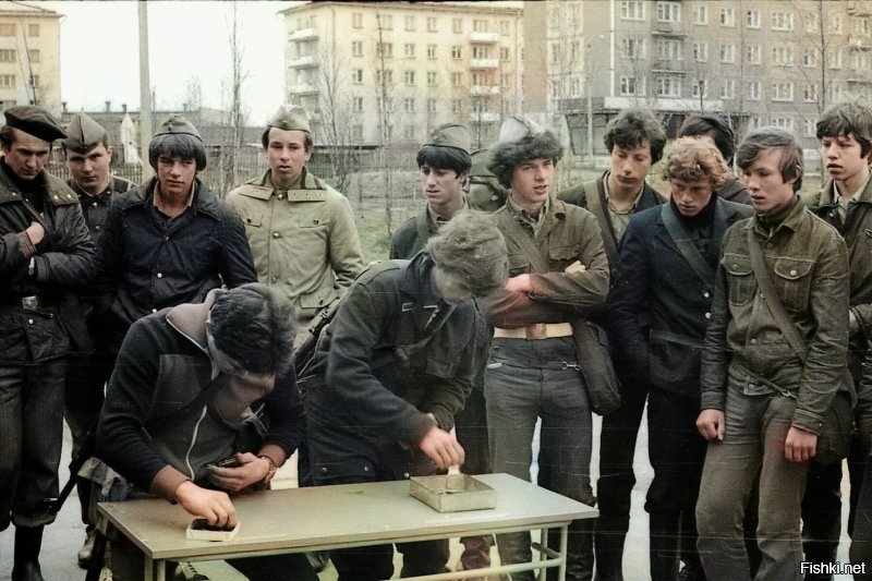 Катунинская средняя школа (Арх. обл) 1982 год. Военные сборы в Рикасихе.
Военрук - майор Бажутин Борис Фёдорович