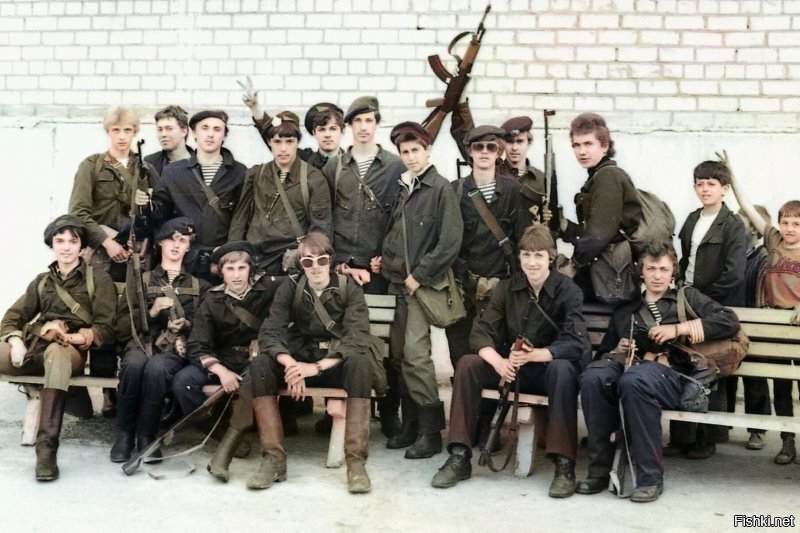 Катунинская средняя школа (Арх. обл) 1982 год. Военные сборы в Рикасихе.
Военрук - майор Бажутин Борис Фёдорович