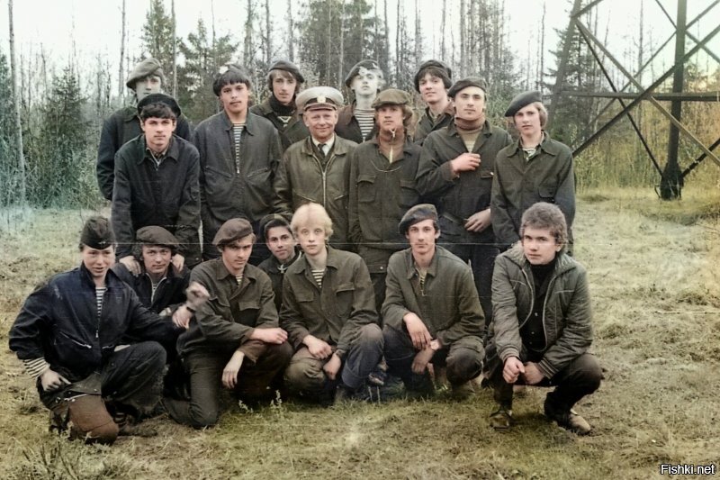 Катунинская средняя школа (Арх. обл) 1982 год. Военные сборы в Рикасихе.
Военрук - майор Бажутин Борис Фёдорович