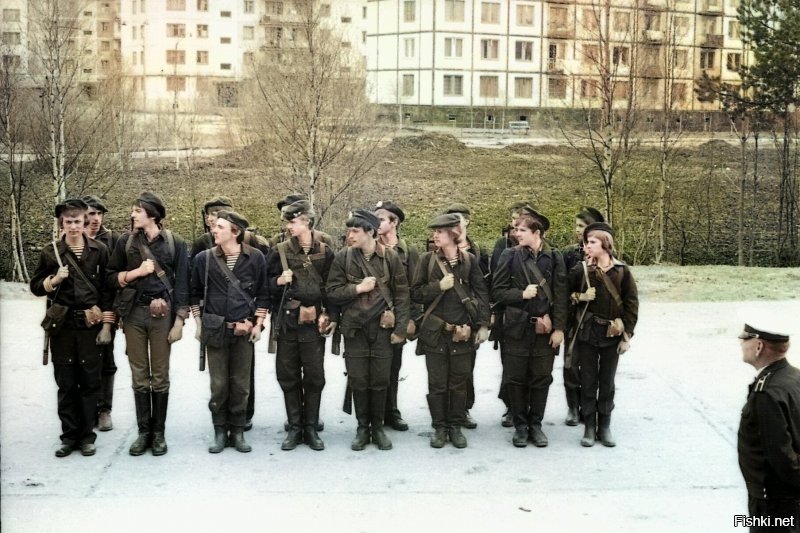 Катунинская средняя школа (Арх. обл) 1982 год. Военные сборы в Рикасихе.
Военрук - майор Бажутин Борис Фёдорович