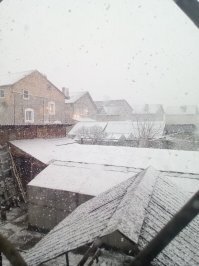 24.04.2020 тоже удивительное явление.  Погода за 15 минут поменялась. Уже было хорошо, тепло. Это Урал, южный