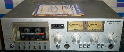 ха... это у меня была вторая приставка! первая ZX spectrum и магнитофон Романтика 220 Стерео, что бы ее запустит)