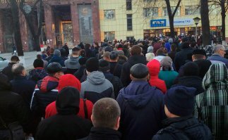 Безмозглая власть  и так называемые представители ЗАО РПЦ, 
своими действиями создают все условия для того, чтобы у вируса не было преград.
Или по-твоему любители шашлыка, которые выполняют совет МЧС РФ, во всём виноваты?