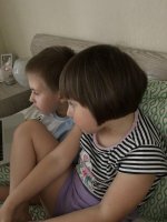 Хотел спокойно полежать :) а хрен тебе папа , нам в своих комнатах скучно :))