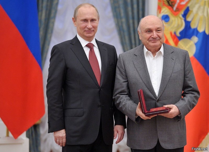 Присвоение почётного звания «Народный артист Российской Федерации», 26 декабря 2012 года. 

Звание получено - теперь можно хозяина за руку укусить!