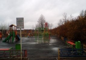 Да вы что? Вот пару тройку мест которые не претендуют на центр цивилизации. Бирюсинск. Город в иркутской области. Население порядка 20000. Ожерелье. ПГТ ещё в Московской области. Шабурново. Вообще деревня на краю Московской области. А крупные города сейчас вообще выглядят замечательно. А вы то? Вы же совсем в "дальнем" замкадье живёте? Накидайте фоток ваших мест?)))