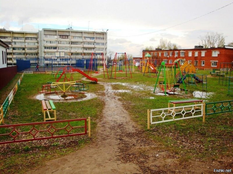 Да вы что? Вот пару тройку мест которые не претендуют на центр цивилизации. Бирюсинск. Город в иркутской области. Население порядка 20000. Ожерелье. ПГТ ещё в Московской области. Шабурново. Вообще деревня на краю Московской области. А крупные города сейчас вообще выглядят замечательно. А вы то? Вы же совсем в "дальнем" замкадье живёте? Накидайте фоток ваших мест?)))