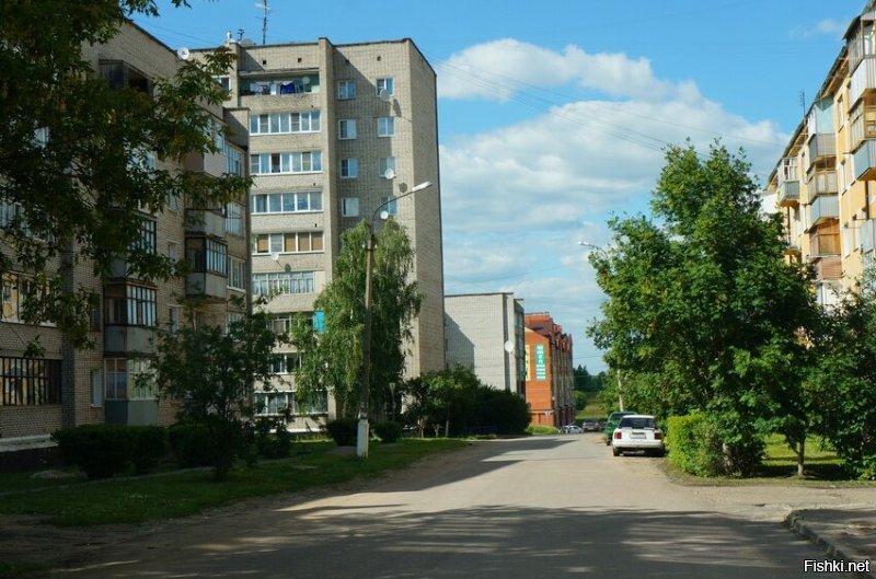 Да вы что? Вот пару тройку мест которые не претендуют на центр цивилизации. Бирюсинск. Город в иркутской области. Население порядка 20000. Ожерелье. ПГТ ещё в Московской области. Шабурново. Вообще деревня на краю Московской области. А крупные города сейчас вообще выглядят замечательно. А вы то? Вы же совсем в "дальнем" замкадье живёте? Накидайте фоток ваших мест?)))