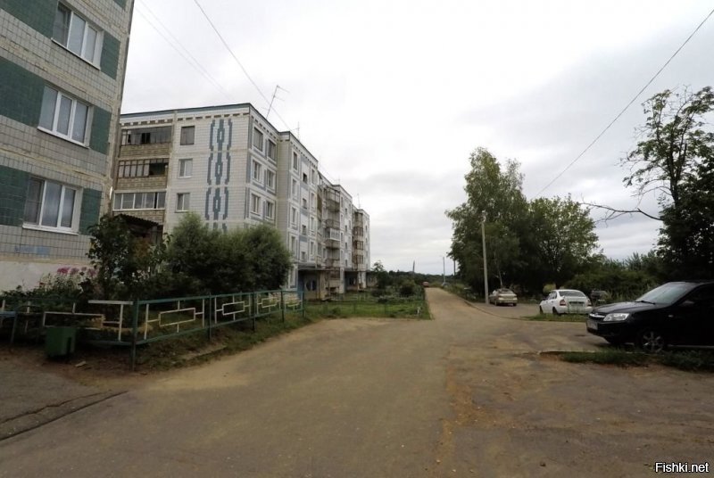Да вы что? Вот пару тройку мест которые не претендуют на центр цивилизации. Бирюсинск. Город в иркутской области. Население порядка 20000. Ожерелье. ПГТ ещё в Московской области. Шабурново. Вообще деревня на краю Московской области. А крупные города сейчас вообще выглядят замечательно. А вы то? Вы же совсем в "дальнем" замкадье живёте? Накидайте фоток ваших мест?)))
