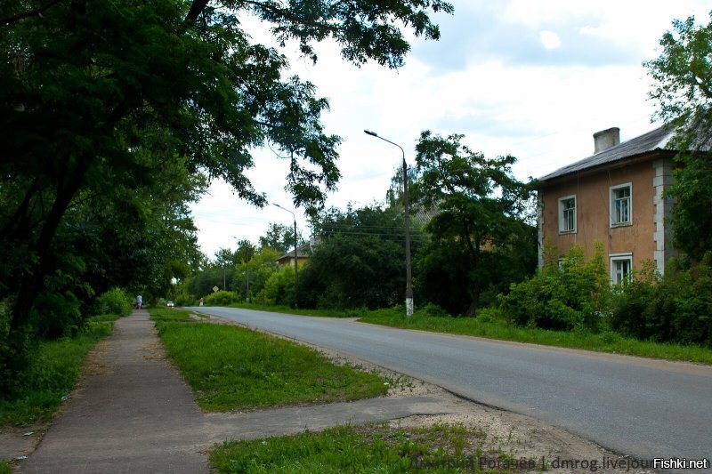 Да вы что? Вот пару тройку мест которые не претендуют на центр цивилизации. Бирюсинск. Город в иркутской области. Население порядка 20000. Ожерелье. ПГТ ещё в Московской области. Шабурново. Вообще деревня на краю Московской области. А крупные города сейчас вообще выглядят замечательно. А вы то? Вы же совсем в "дальнем" замкадье живёте? Накидайте фоток ваших мест?)))