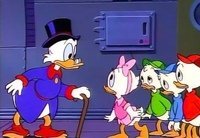 не "звезди" в 20 лет назад утята практически не снимали кепки, а у Поночки был другой бантик