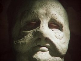 Напомнило героя Вячеслава Невинного из "Гостьи из будущего" Весельчака У, когда тот спит.