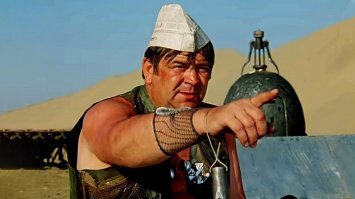 Малайзийская авиакомпания показала новую форму стюардесс на время пандемии