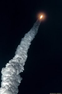 Они сначала вирус подкинули, подумали мы от него все передохнем как мухи, но иммунная система человека сработала, тогда они подготовили план Б, развертывание плацдарма для подавления сил сопротивления и глобального вторжения.
П.С. Низкосортный фотошоп, перевернутое изображение старта ракеты.