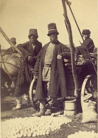 Да, теперь таких модных парней и не встретишь.