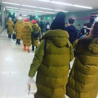 Я както летел из Тайланда в декабре месяце, дак с нами в НСК делегация тайцев прилетела, они примерно также выглядели, кстати для принимающей стороны это удобно.