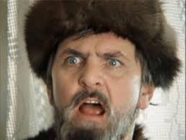 Мужчина получил в подарок от своей жены фартук с формулой