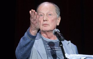 Конгрессмены США не справились с масками на очередном собрании по коронавирусу
