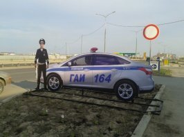 Это был ребёнок картонного полицейского.