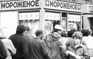 Господа, всем, кто до сих пор не запомнил: в слове "мороженое" одна буква Н.