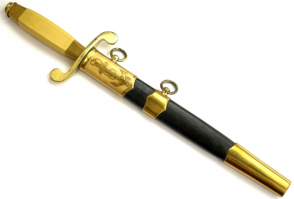 Носил такой. Когда учился, был случай. Курсу на год старше при выпуске собирались вручить кортики армейского образца, со звездой и Кремлем вместо якоря и парусника на ножнах . Дошло до того, что они собирались не выходить на вручение погон , если им не поменяют кортики. Не знаю, что снабженцы делали , но за несколько дней нашли морские кортики и всё закончилось нормально.