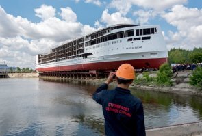 А че, кстати, с таким пафосом преподносится, что первый? Это тогда какой?