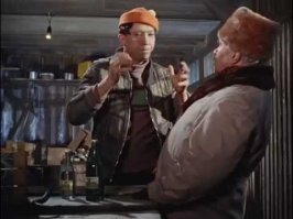 Неадекватный мужчина устроил погром в алкогольном магазине