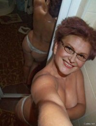 Она зарабатывает не только медициной)