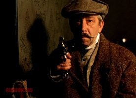 Лестрейд же