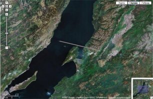 Году так 2007 на гуглокартах висел недостроенный "мост" через Байкал шириной в километр и длиной в несколько сотен. Что самое интересное, в NASA World Wind (виртаульный глобус, аналог Google Earth) это тоже было, но выглядело чуть иначе (т.е. снимки были явно разные), на других картах тоже в том или ином виде он присутствовал. Потом пофиксили, но например на Bing кусочек этого артефакта до сих пор есть, и на Яндексе следы от замазывания едва заметные остались в одном месте.
Понятно что это какой-то глюк съемки или ПО, склеивающего снимки, которые потом использовались во всех сервисах, но тогда было забавно и тоже обсуждались теории от заговоров иллюминатов до посадочной полосы для инопланетного корабля.