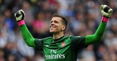 Быстрая реакция помогла отцу поймать дочь, которая выпала из кроватки