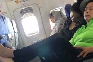 Ну а самолёте с курением же всё нормально?
Слушайте, любое скопление людей, это дискомфорт. Те кто летает самолётами жалуется на орущих детей, таких же бухих попутчиков, на откинутые сиденья. Только стоит всё это поменьше.