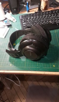 Благодаря твоему видео скрестил старые Косы УР-20 и новые но с поломаной дужкой беспроводные Номи. И получи нормальные полноразмерные ухи.
 Корпус от Номи приклеил к Косам, благодаря чему есть полно места для акума помощнее. Амбушуре в очереди на замену. 
Бюджет: Косы старые = 0, Номи = 10 уе. амбушуры новые 8 уе. Стоимость таких новых приблизительно 100-130 уе.