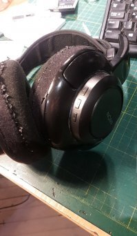 Благодаря твоему видео скрестил старые Косы УР-20 и новые но с поломаной дужкой беспроводные Номи. И получи нормальные полноразмерные ухи.
 Корпус от Номи приклеил к Косам, благодаря чему есть полно места для акума помощнее. Амбушуре в очереди на замену. 
Бюджет: Косы старые = 0, Номи = 10 уе. амбушуры новые 8 уе. Стоимость таких новых приблизительно 100-130 уе.