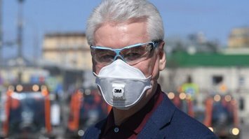 У нас мэр ходит в маске с клапаном