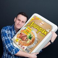 Понятно чем он молодежь приманивает...