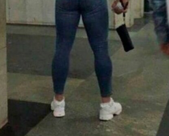 Эти джинсы на женские легенсы похожи