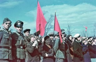 1 мая в Смоленске. 1942 г.