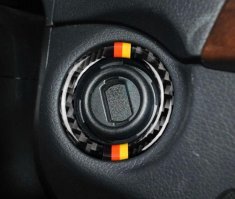 Я тоже только что открыл эту вкладку, и минусов не ставил, но тем не менее отвечу. То что у вас на фото - ключ от Бьюка с выкидным  жалом. У моего Фольксвагена похожий. Но Мерседес, уже более пятнадцати лет использует именно такой ключ как та флешка в посте.
Впрочем, в последнее время, всё чаще используют бесконтактные ключи которые не имеют этого выступа так как они всё время лежат в кармане и их не надо никуда втыкать.