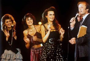 Справа это Задорнов что ли? Не знал,что он там тоже был.