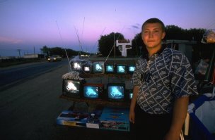 Елец!  в 2000 первый раз на машине поехал на Чёрное море, очень меня удивили развалы телевизоров по обочинам, такая то там торговля по обочигнам была! а ещё пробки через Сосну