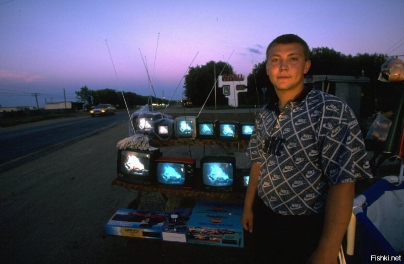 Елец!  в 2000 первый раз на машине поехал на Чёрное море, очень меня удивили развалы телевизоров по обочинам, такая то там торговля по обочигнам была! а ещё пробки через Сосну