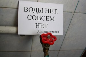Венеция онлайн.  Вид на мост Понте-делле-Гулье. 
Вода не прибывает. Соответственно она куда то девается. Посмотри На Обскую Губу на Яндекс картах 
Она обмелела! А из под воды поднялось множество островов.