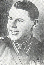 Николенко, Степан Михайлович
В 1940 году в боях возле укреплённой полосы Хонтинен-Турто батальон Степана Николенко занял важный плацдарм. Взорвав вражескую бронированную огневую точку, Николенко углубился в тыл врага и нанёс сокрушительный удар по обороняющимся силам противника, расчистив дорогу для наступления.
 Также в боях за населённый пункт Юккала Николенко обеспечил связь между пехотой и артиллерией, впервые использовав указательные флажки для управления танками, не имевшими в то время радиосвязи. Таким образом, старший лейтенант Николенко сумел обеспечить военное преимущество перед противником без материальных потерь.

Своими умелыми и решительными действиями обеспечил целый ряд успешных действий танков без материальных и людских потерь.
  Из наградного листа Степана Николенко
Указом Президиума Верховного Совета СССР от 11 апреля 1940 года Степану Михайловичу Николенко присвоено звание «Герой Советского Союза» и вручён орден Ленина и медаль «Золотая Звезда»

Великая Отечественная война
После окончания советско-финской войны Степан Михайлович Николенко поступил в Военную академию имени Фрунзе, но не успел её закончить. С первого дня участвовал в Великой Отечественной войне, будучи начальником разведотдела 8-го танкового корпуса[1], получил звание майора. 16 августа 1942 года погиб в боях около деревни Жулебино Смоленской области и был похоронен в посёлке Карманово

Память
Именем Героя Советского Союза Степана Никоненко названа средняя школа и одна из улиц родного города героя Харцызска.
Также в городе установлен бюст и мемориальные доски на здании школы, где он учился, и здании завода, где Николенко работал.