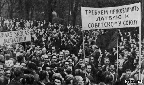 ой, а что это у прибалтов на плакатиках написано? как неудобно получается, надо как-то тщательнее ныкать такие вещи,иначе как заливать своим гражданам про оккупацию страшными русскими, их несчастных АРИЙСКИХ земель