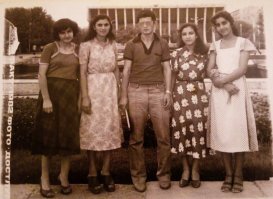 Баку,площадь Низами.Сзади концертный зал.