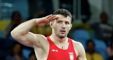 Педофильные скандалы и в церкви не новость. А вот слышали ли вы чтоб те кто занимался борьбой превратились в геев? 
Когда борешься, все мысли лишь о том чтобы выжить, чтоб тебе ни чего не отломили и пытаешься поймать соперника на ошибке положив его на лопатки или заставить сдаться через болевой или удушающий. Отдайте ребёнка в секцию борьбы и увидите как он окрепнет и станет мужественней.