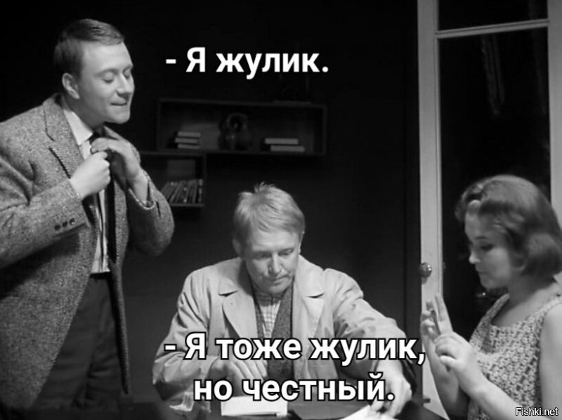 Эх, не успел застраховаться в то время. Деньги на книжке копил.
 А родители по компенсации, на две страховки по 500р, чаю купили. Хорошего. 
 Мало у нас в стране быть здоровым и трудиться. Надо вовремя избавляться от фантиков и покупать деньги. Но если платят только на еду, одежду и жильё, то... 
Страхуйся!